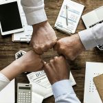 wady i zalety outsourcingu