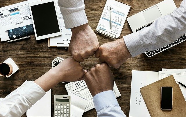 wady i zalety outsourcingu